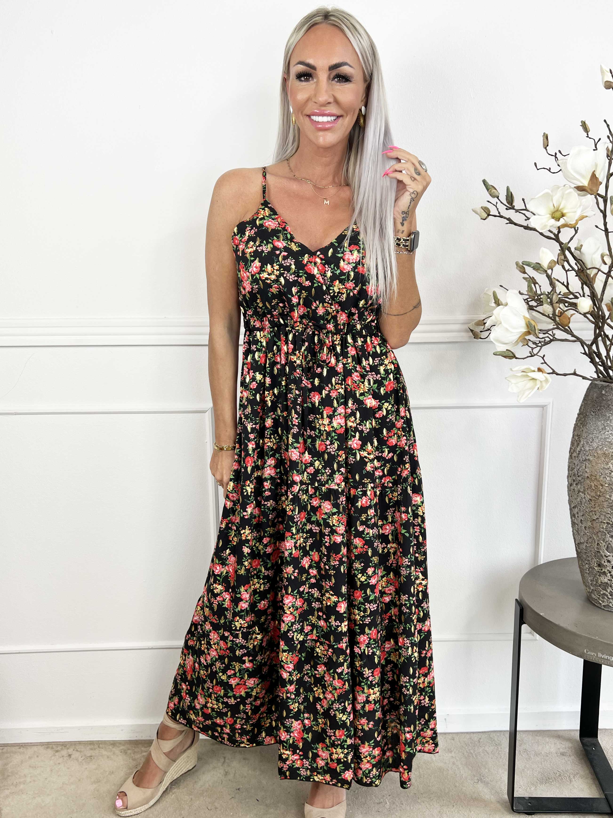 Lucie Rose - Viskose stropkjole med rosemotiver med v-udskæring